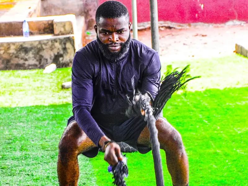 A man training with battle ropes